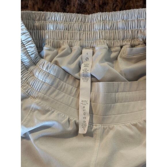 Lululemon Hotty Hot High-Rise Lined Short 4" Bone - Picture 5 of 6